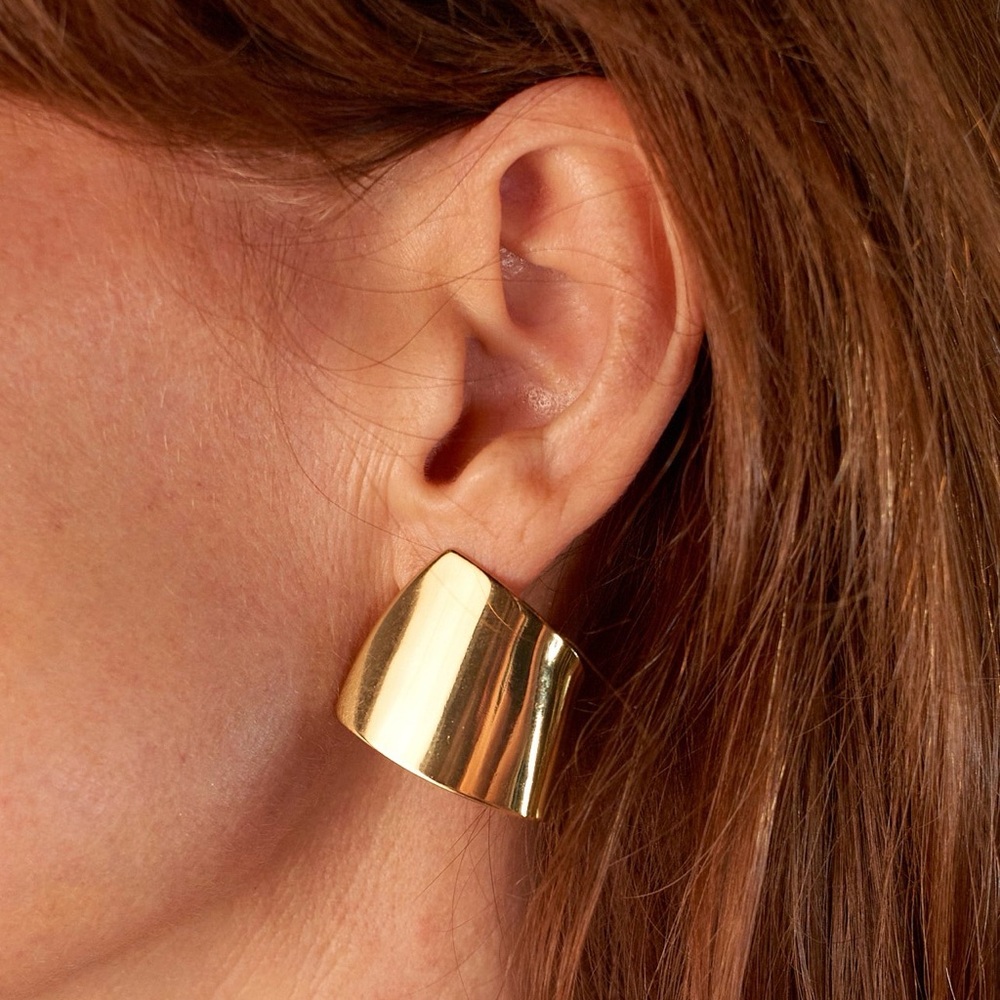Elegant Gold Women's Earrings